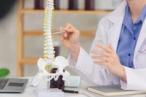 Doctor explaining a Spinal Injury