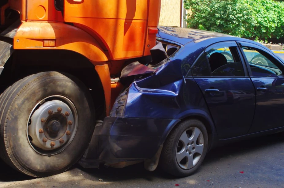 Should I Hire a Truck Accident Lawyer?