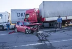 Accidente de autos que necesita un abogado de accidentes por explosión de neumáticos