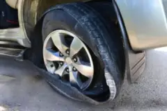 Abogado en accidente por explosión de neumático en Tallahassee
