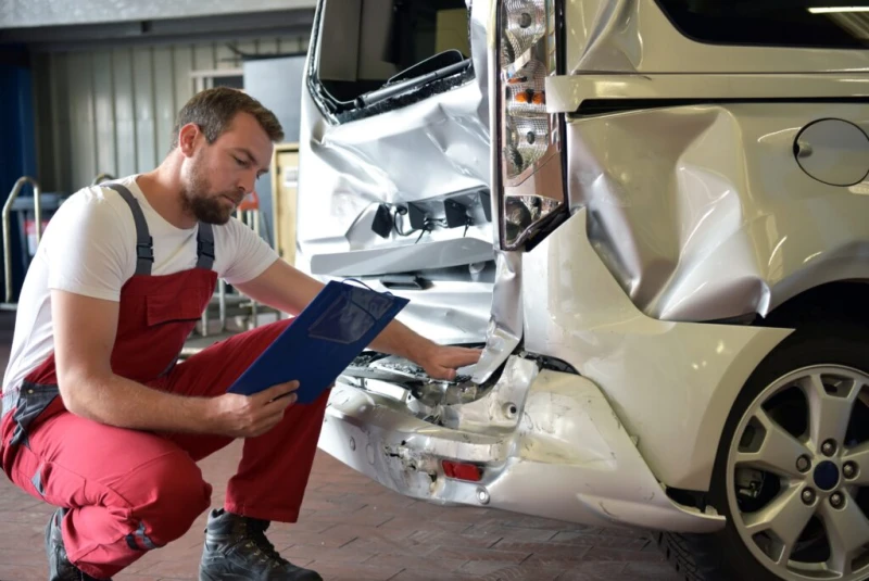 A mechanic estimates repair cost. Settlement loans might help cover the expenses