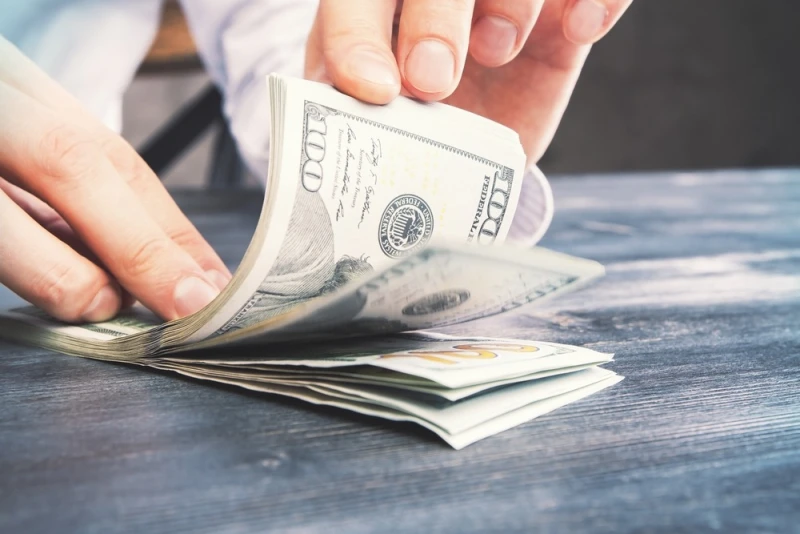 Man counting Lawsuit Cash Advance