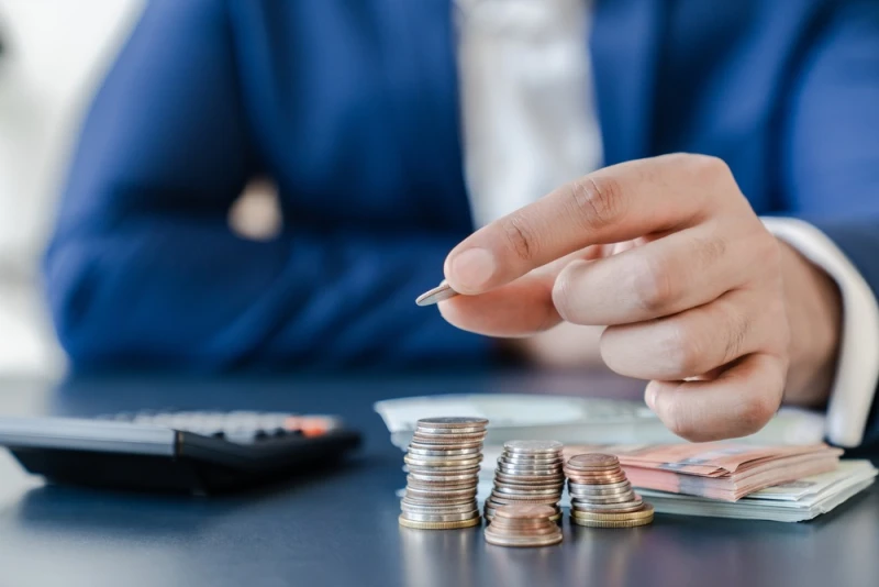 Man in suit counting Lawsuit Loan money