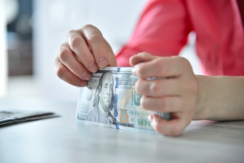 Woman holding Lawsuit Loan cash
