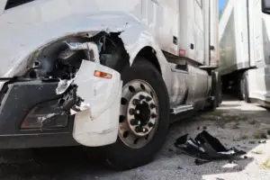 ruined-bumper-on-a-commercial-truck