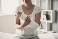woman-holding-her-bandaged-arm-after-an-accident