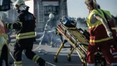 paramedics-bring-a-crash-cart-to-a-car-wreck