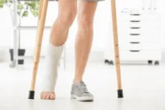 A man with an injured leg. A Fort Wayne slip and fall lawyer can help prove negligence and fight for your fair comensation