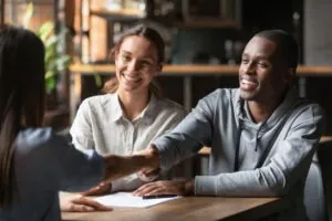 A client shaking hands with an attorney. Learn what personal injury attorneys do for you and your claim.