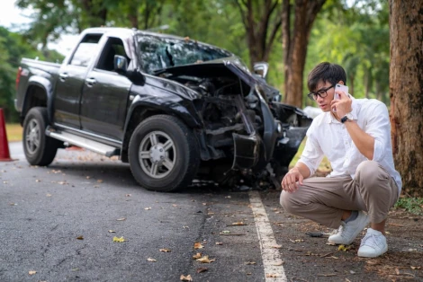 Man calls police after at-fault driver flees from accident scene.