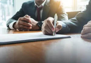 man signing dog bite report with his lawyer