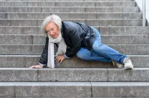 elderly woman fell on concrete steps