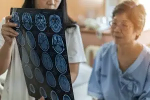 woman reviewing brain scan with a patien