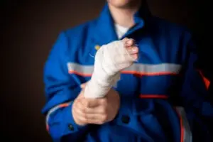injured-worker-with-bandaged-hand