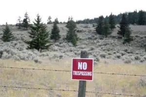 no trespassing sign in the mountains