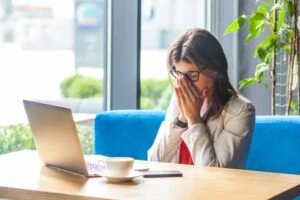 woman sad to lose her job online