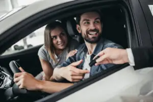 couple renting a car