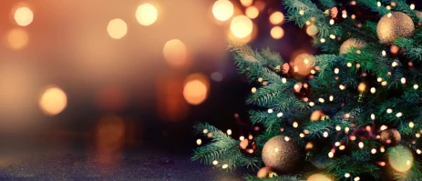 Decorated,Christmas,Tree,On,Blurred,Background.