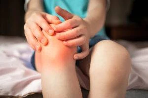 A child holding his knee.