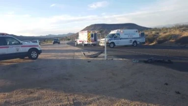 CHOQUE DE TRES VEHÍCULOS EN YUCCA VALLEY ENVÍA A UN HOMBRE AL HOSPITAL