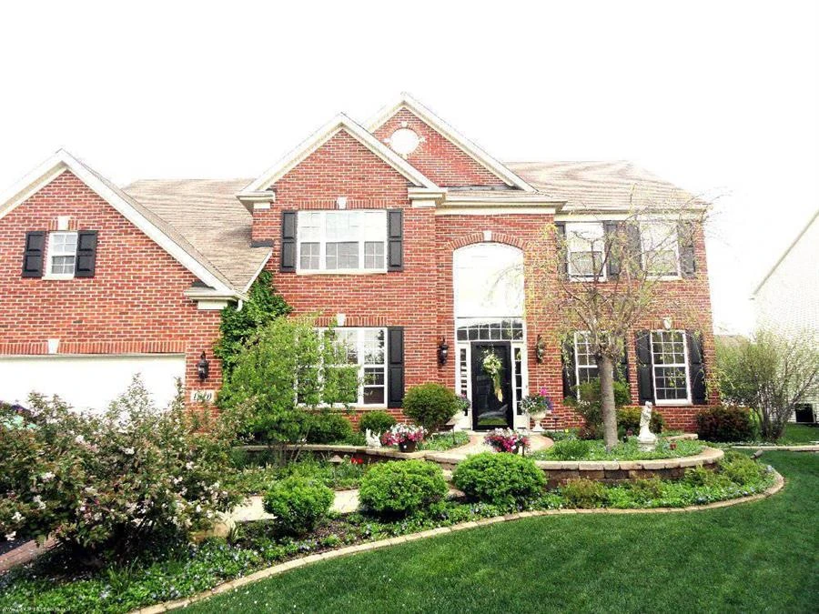 Elegant brick home in Bolingbrook #OpalCurbAppeal