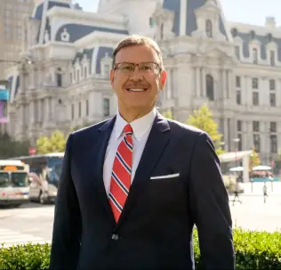 PA & NJ Personal Injury Lawyer Rand Spear, Esq. in front of Philadelphia's City Hall