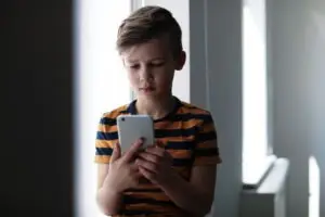child using smartphone