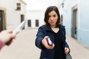 woman with a taser vs guy with a knife