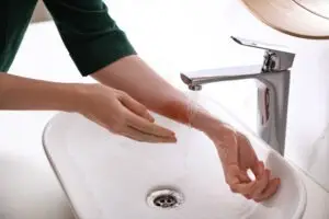 woman-washing-burn-in-sink