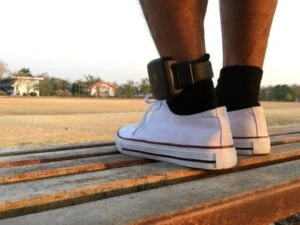 A man wearing an ankle monitor. Learn what a SCRAM ankle monitor is and who is required to wear an alcohol monitor on their leg.