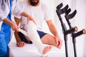 man receiving a leg cast