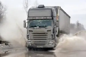 truck-driving-in-dangerous-conditions