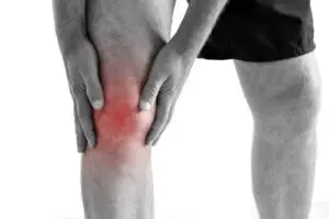 man-with-soft-tissue-knee-injury
