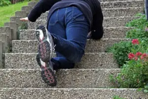 Folsom-slip-and-fall-victim-tripping-on-stairs