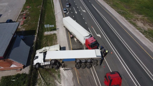 ¿Cuáles son las causas comunes de accidentes de camiones en Roseville?