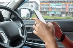 man texting while driving - new florida distracted driving law - viles and beckman - fort myers car accident attorneys