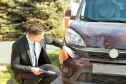 Insurance claims lawyer collisions florida