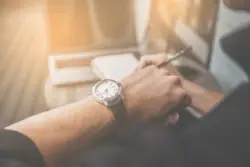 Soft,focus,businessman,looking,at,his,watch,on,his,hand,