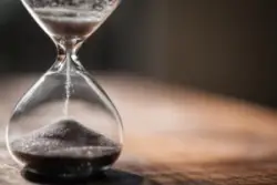 Hourglass,as,time,passing,concept,for,business,deadline,,urgency,and